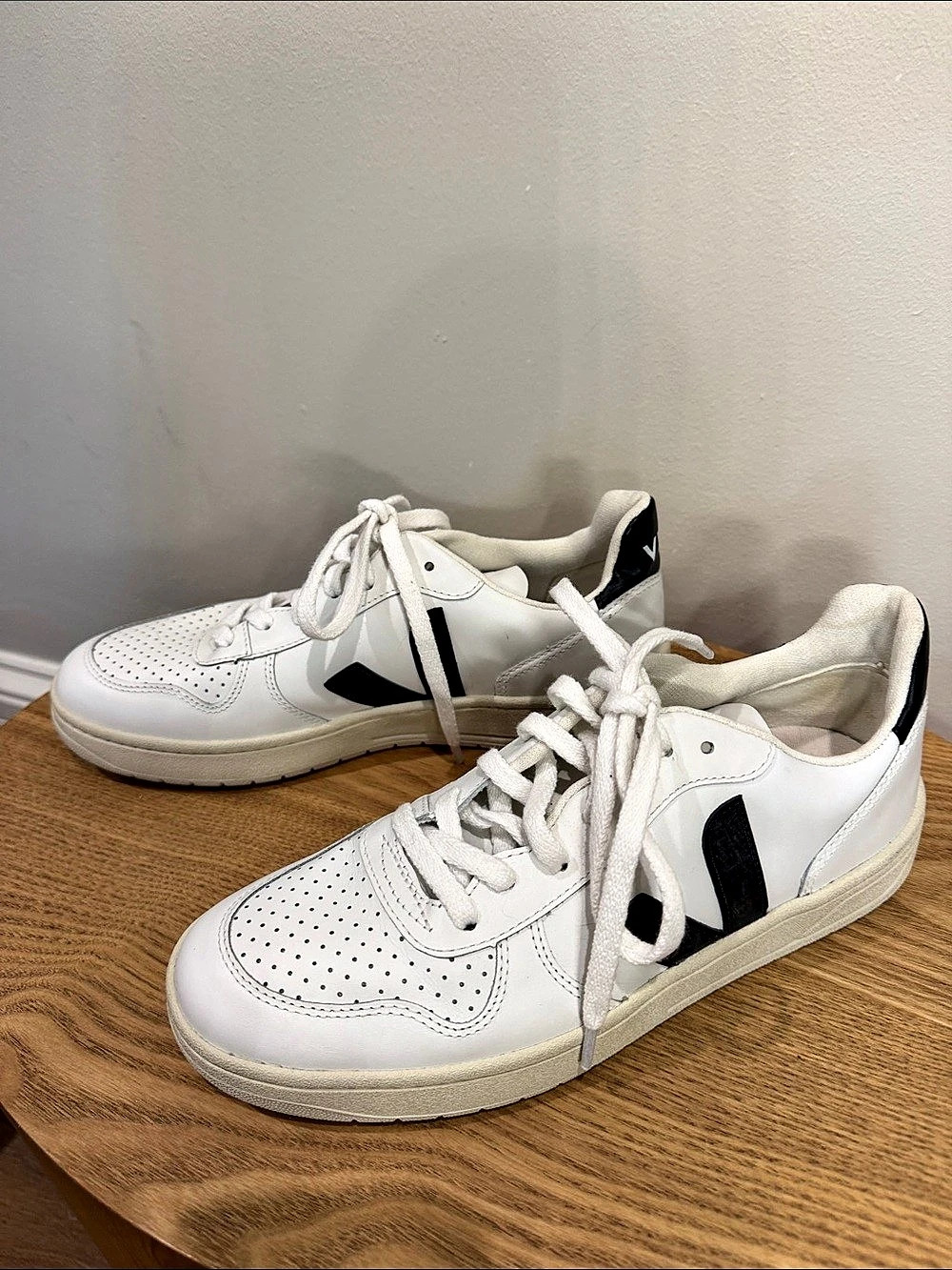 Veja V-10 Leather White Black & Black Sneakers Women’s 8